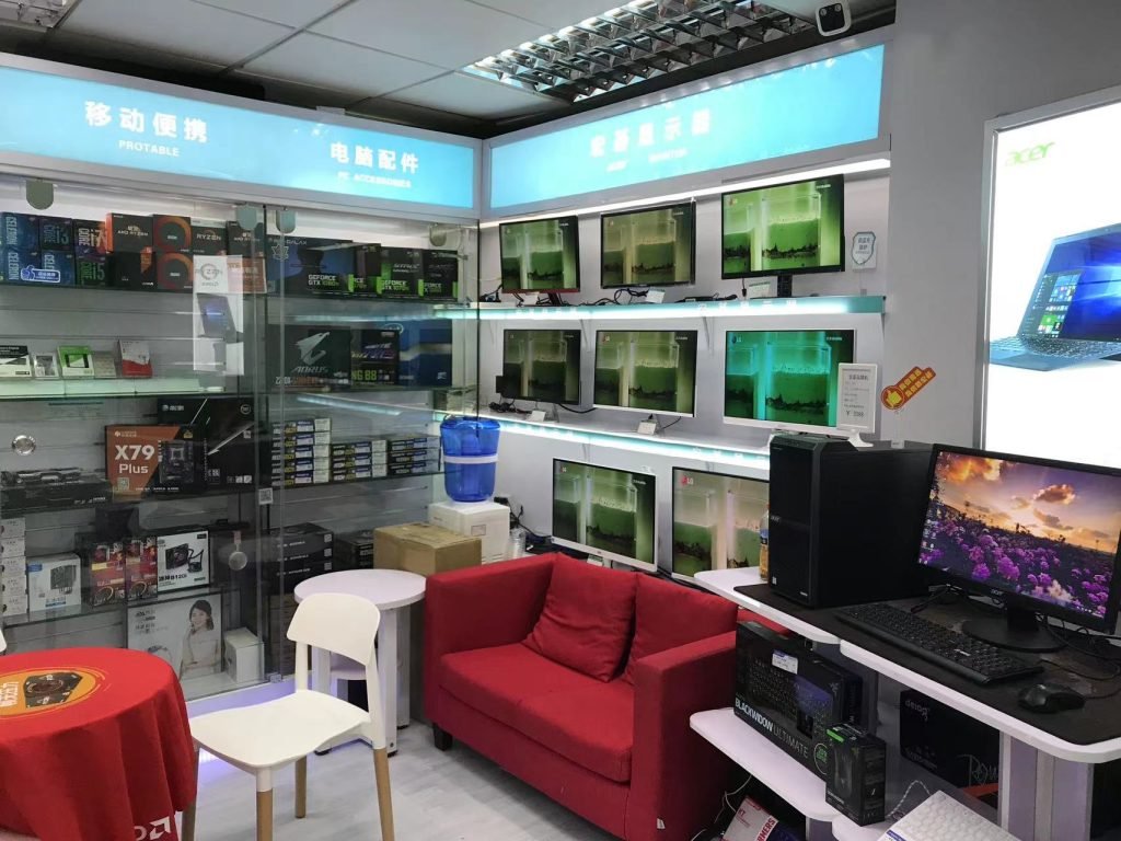 3C Nexus store team and product display in Shenzhen